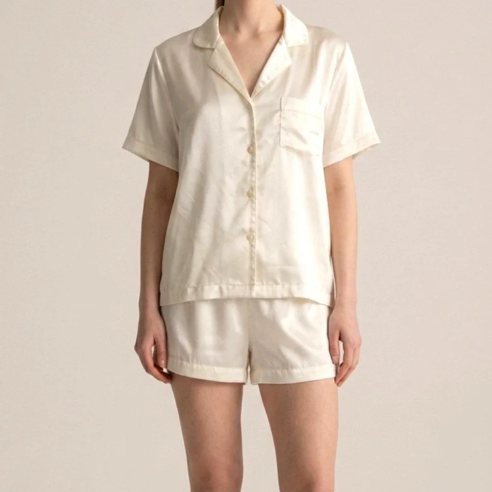 Victoria's Secret Gold Crown Label Ivory‎ Satin PJs Short Sleeve & Shorts Size L